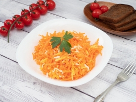 Салат морковь с сыром